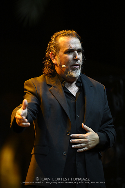 Leonor Leal / David Lagos & Santiago Lara (Desvarío Flamenco/ Plaça Major Nou Barris, 2026-07-16 / Barcelona) [1] Por Joan Cortès [Flamencuras AKA INSTANTZZ AKA Galería fotográfica AKA Fotoblog de jazz, impro… y algo más] - Tomajazz - Leonor Leal / David Lagos & Santiago Lara actuaron en Desvarío Flamenco Nou Barris 2026 de Barcelona. Joan Cortès lo retrata en las Flamencuras de INSTANTZZ