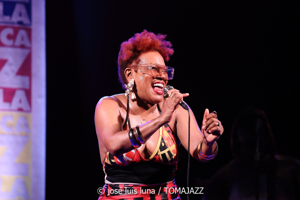 China Moses (32 Mallorca Jazz Sa Pobla 2026. Sa Pobla, Mallorca. 2026-08-04) Por Miquel Àngel Seguí y José Luis Luna Rocafort [Concierto de jazz] - Tomajazz - China Moses actuó en el 32 Mallorca Jazz Sa Pobla 2026 de Mallorca el 4 de agosto de 2026. Miquel Àngel Seguí y José Luis Luna Rocafort relatan/retratan el concierto. Actuaron China Moses, Joshua Eniraiyetan “Insxght”, Ebow Mensah “Lox”, Immanuel Simelane, Jérôme Cornelis