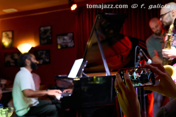 Daniel Juárez 4tet (Café Central Ateneo, Madrid. 2026-07-02) Por Fabio Galicia [INSTANTZZ AKA Galería fotográfica AKA Fotoblog de jazz, impro… y algo más] - Tomajazz - Daniel Juárez 4tet actuó en Café Central Ateneo de Madrid el 2 de julio de 2026. Fabio Galicia lo retrata en INSTANTZZ. Actuaron