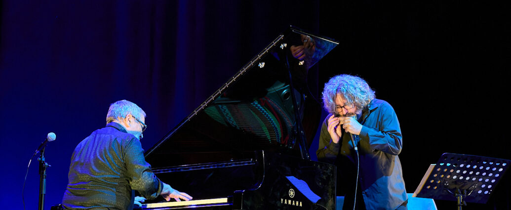 Chano Domínguez & Antonio Serrano (Villanos del Flamenco. Teatro Albéniz, Madrid. 2026-07-03) Por Fabio Galicia [INSTANTZZ AKA Galería fotográfica AKA Fotoblog de jazz, impro… y algo más] - Tomajazz - Chano Domínguez & Antonio Serrano actuaron en Villanos del Flamenco, Madrid, el 3 de julio de 2026. Fabio Galicia lo retrata en INSTANTZZ. Actuaron Chano Domínguez, Antonio Serrano, Kaele Jiménez