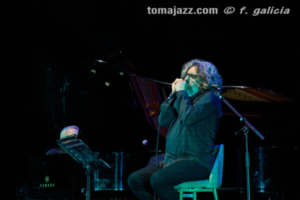 Chano Domínguez & Antonio Serrano (Villanos del Flamenco. Teatro Albéniz, Madrid. 2026-07-03) Por Fabio Galicia [INSTANTZZ AKA Galería fotográfica AKA Fotoblog de jazz, impro… y algo más] - Tomajazz - Chano Domínguez & Antonio Serrano actuaron en Villanos del Flamenco, Madrid, el 3 de julio de 2026. Fabio Galicia lo retrata en INSTANTZZ. Actuaron Chano Domínguez, Antonio Serrano, Kaele Jiménez