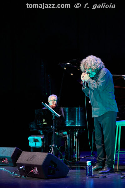 Chano Domínguez & Antonio Serrano (Villanos del Flamenco. Teatro Albéniz, Madrid. 2026-07-03) Por Fabio Galicia [INSTANTZZ AKA Galería fotográfica AKA Fotoblog de jazz, impro… y algo más] - Tomajazz - Chano Domínguez & Antonio Serrano actuaron en Villanos del Flamenco, Madrid, el 3 de julio de 2026. Fabio Galicia lo retrata en INSTANTZZ. Actuaron Chano Domínguez, Antonio Serrano, Kaele Jiménez