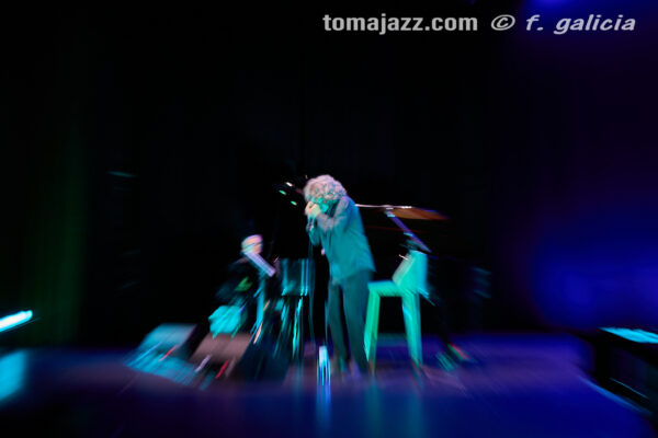 Chano Domínguez & Antonio Serrano (Villanos del Flamenco. Teatro Albéniz, Madrid. 2026-07-03) Por Fabio Galicia [INSTANTZZ AKA Galería fotográfica AKA Fotoblog de jazz, impro… y algo más] - Tomajazz - Chano Domínguez & Antonio Serrano actuaron en Villanos del Flamenco, Madrid, el 3 de julio de 2026. Fabio Galicia lo retrata en INSTANTZZ. Actuaron Chano Domínguez, Antonio Serrano, Kaele Jiménez
