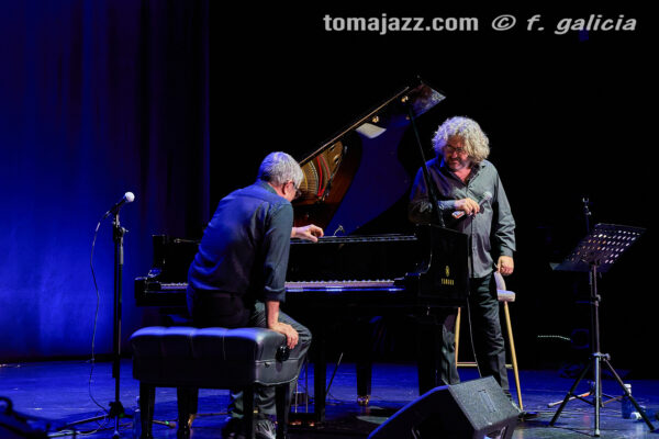 Chano Domínguez & Antonio Serrano (Villanos del Flamenco. Teatro Albéniz, Madrid. 2026-07-03) Por Fabio Galicia [INSTANTZZ AKA Galería fotográfica AKA Fotoblog de jazz, impro… y algo más] - Tomajazz - Chano Domínguez & Antonio Serrano actuaron en Villanos del Flamenco, Madrid, el 3 de julio de 2026. Fabio Galicia lo retrata en INSTANTZZ. Actuaron Chano Domínguez, Antonio Serrano, Kaele Jiménez
