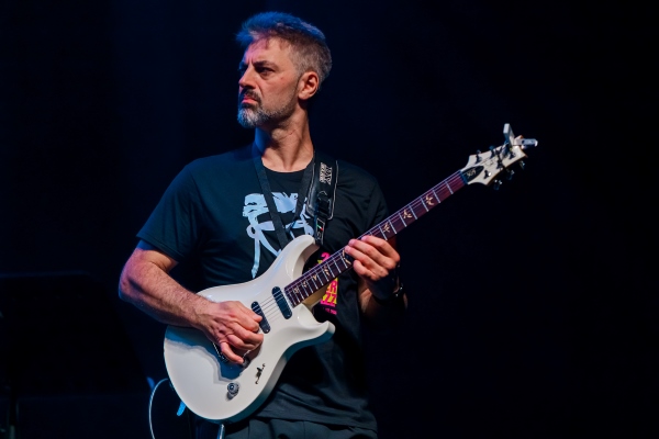 Lluís Coloma Blues Project - Rockin’ My Blues In San Javier / Fusion Experience Quartet (XXVIII Festival Internacional de Jazz de San Javier 2026 - Murcia. 2026-07-24) Por José Antonio García López y Pedro Sáez [Concierto de jazz] - Tomajazz - Lluís Coloma Blues Project - Rockin’ My Blues In San Javier y Fusion Experience Quartet clausuraron el XXVIII Festival Internacional de Jazz de San Javier 2026. José Antonio García López y Pedro Sáez repasan la actuación. Participaron Lluís Coloma Blues Project: Lluís Coloma, Nicole Rochelle, Kid Carlos, Manolo Germán, Julian Vaughn / Fusion Experience Quartet: Richard Bona, Ciro Manna, Michael Lecoq, Dave Weckl