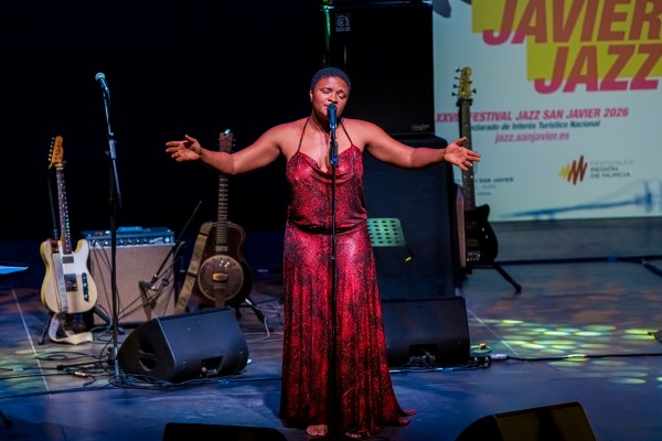 Lizz Wright (XXVIII Festival Internacional de Jazz de San Javier 2026 - Murcia. 2026-07-07) Por José Antonio García López y Pedro Sáez [Concierto de jazz] - Tomajazz - Lizz Wright actuó en el XXVIII Festival Internacional de Jazz de San Javier 2026 - Murcia. José Antonio García López y Pedro Sáez repasan el concierto. Actuaron Lizz Wright, Kenny Banks, Adam Levy, Kyle Miles, Marlon Patton 