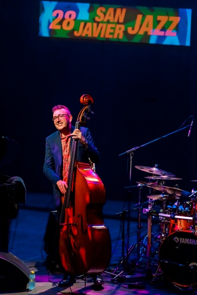 Lluís Coloma Blues Project - Rockin’ My Blues In San Javier / Fusion Experience Quartet (XXVIII Festival Internacional de Jazz de San Javier 2026 - Murcia. 2026-07-24) Por José Antonio García López y Pedro Sáez [Concierto de jazz] - Tomajazz - Lluís Coloma Blues Project - Rockin’ My Blues In San Javier y Fusion Experience Quartet clausuraron el XXVIII Festival Internacional de Jazz de San Javier 2026. José Antonio García López y Pedro Sáez repasan la actuación. Participaron Lluís Coloma Blues Project: Lluís Coloma, Nicole Rochelle, Kid Carlos, Manolo Germán, Julian Vaughn / Fusion Experience Quartet: Richard Bona, Ciro Manna, Michael Lecoq, Dave Weckl