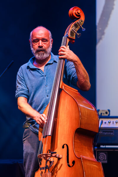 Luca Filastro Trío + Lara Ferrari / Young Gun Silver Fox (XXVIII Festival Internacional de Jazz de San Javier 2026 - Murcia. 2026-07-17) Por José Antonio García López y Pedro Sáez [Concierto de jazz] - Tomajazz - Luca Filastro Trío + Lara Ferrari / Young Gun Silver Fox actuaron en el XXVIII Festival Internacional de Jazz de San Javier 2026. José Antonio García López y Pedro Sáez repasan el concierto. Actuaron Luca Filastro, Vincenzo Florio, Andrea Nunzi, Lara Ferrari, Andy Platts, Shawn Lee, Paul Housden, Adrian Meehan, Óscar Cordero, Felipe Castro, Doug Hunt