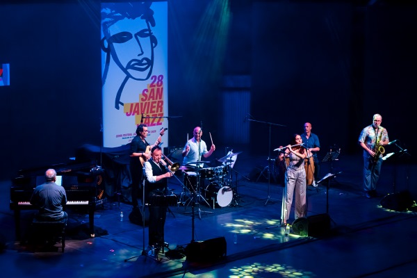 Rafa M. Guillén & The Jazz Walkers / Clarence Bekker Band + Berget Lewis (XXVIII Festival Internacional de Jazz de San Javier 2026 - Murcia. 2026-07-11)  Por José Antonio García López y Pedro Sáez [Concierto de jazz] - Tomajazz - Rafa M. Guillén & The Jazz Walkers y Clarence Bekker Band + Berget Lewis actuaron en el XXVIII Festival Internacional de Jazz de San Javier 2026 - Murcia. José Antonio García López y Pedro Sáez relatan el concierto. Actuaron Rafa Martínez Guillén, Amy Gaviria, Vicent Macián, Ángel Andrés Muñoz, Abel Sanabria, Miquel Asensio, Carlos Llidó, Clarence Bekker, Berget Lewis, Arecio Smith, Francisco Guisado “Rubio”, Leo Torres, Roberto Albrecia, Pol Padrós, Charlie Cuevas, Carlos López