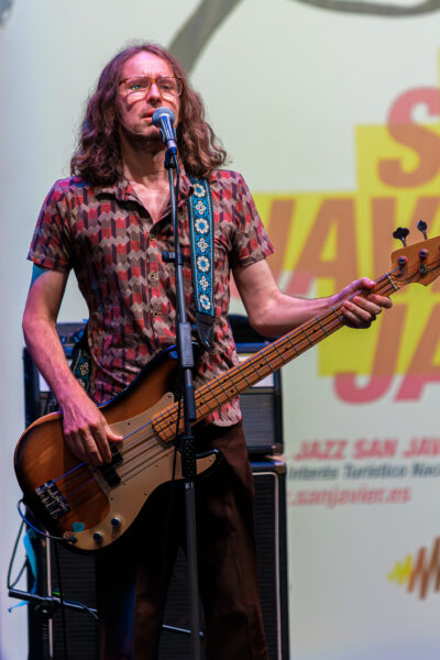 Luca Filastro Trío + Lara Ferrari / Young Gun Silver Fox (XXVIII Festival Internacional de Jazz de San Javier 2026 - Murcia. 2026-07-17) Por José Antonio García López y Pedro Sáez [Concierto de jazz] - Tomajazz - Luca Filastro Trío + Lara Ferrari / Young Gun Silver Fox actuaron en el XXVIII Festival Internacional de Jazz de San Javier 2026. José Antonio García López y Pedro Sáez repasan el concierto. Actuaron Luca Filastro, Vincenzo Florio, Andrea Nunzi, Lara Ferrari, Andy Platts, Shawn Lee, Paul Housden, Adrian Meehan, Óscar Cordero, Felipe Castro, Doug Hunt