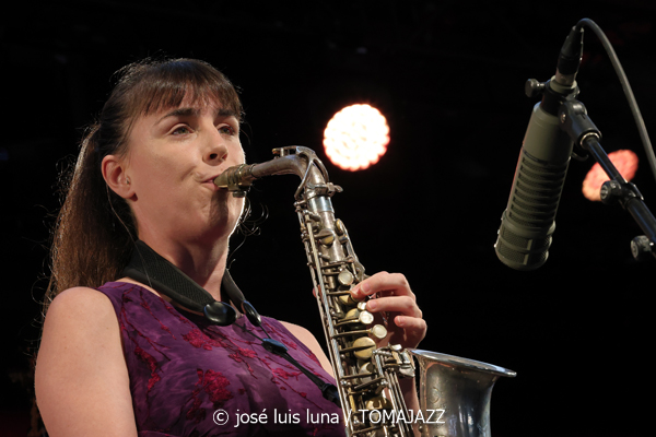 Irene Reig Quartet (49 Festival de Jazz de Vitoria-Gasteiz 2026. 2026-07-16) Por José Luis Luna Rocafort [INSTANTZZ AKA Galería fotográfica AKA Fotoblog de jazz, impro… y algo más] - Tomajazz - Irene Reig Quartet actuó en el 49 Festival de Jazz de Vitoria-Gasteiz 2026. José Luis Luna Rocafort INSTANTZZ retrata el concierto. Con Irene Reig, Xavi Torres, Pau Sala, Andreu Pitarch