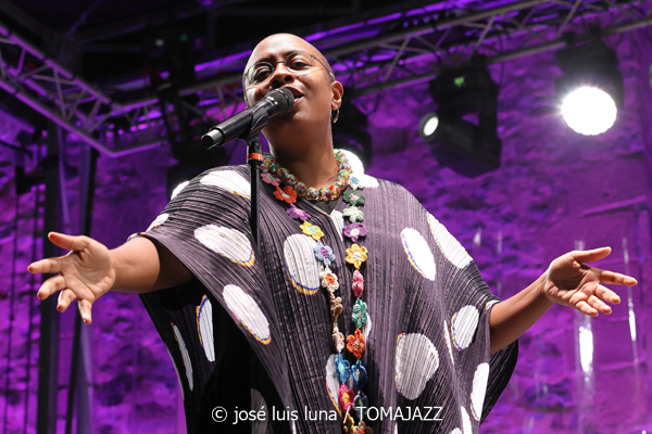 Cécile McLorin Salvant (61 Jazzaldia 2026. Donosti. 2026-07-24) Por José Luis Luna Rocafort [INSTANTZZ AKA Galería fotográfica AKA Fotoblog de jazz, impro… y algo más] - Tomajazz - Cécile McLorin Salvant actuó en el 61 Jazzaldia 2026. José Luis Luna Rocafort lo retrata en INSTANTZZ. Con Cécile McLorin Salvant, Sullivan Fortner, Yasushi Nakamura, Kyle Poole