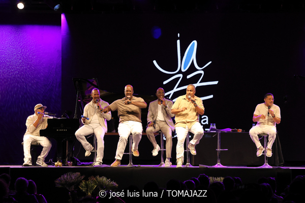 Take 6 (49 Festival de Jazz de Vitoria-Gasteiz 2026. 2026-07-15) Por José Luis Luna Rocafort [INSTANTZZ AKA Galería fotográfica AKA Fotoblog de jazz, impro… y algo más] - Tomajazz - Take 6 actuó en el 49 Festival de Jazz de Vitoria-Gasteiz 2026. José Luis Luna Rocafort lo retrata en INSTANTZZ. Con