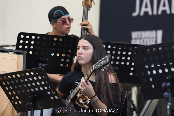 Sedajazz Jove Big Band (49 Festival de Jazz de Vitoria-Gasteiz 2026. 2026-07-11) Por José Luis Luna Rocafort [INSTANTZZ AKA Galería fotográfica AKA Fotoblog de jazz, impro… y algo más] - Tomajazz - Sedajazz Jove Big Band actuó en el 49 Festival de Jazz de Vitoria-Gasteiz 2026. José Luis Luna Rocafort lo retrata en INSTANTZZ
