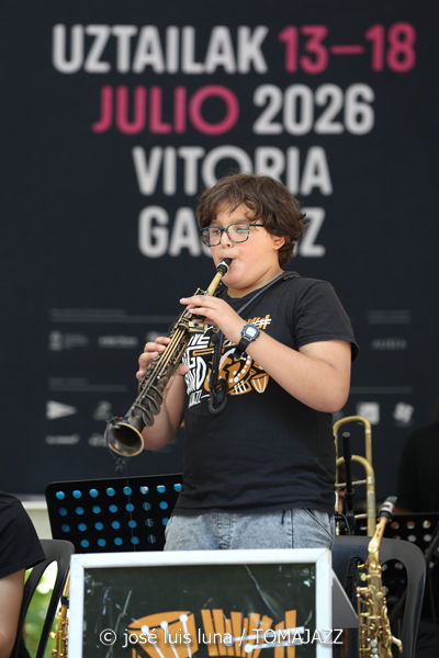 Sedajazz Jove Big Band (49 Festival de Jazz de Vitoria-Gasteiz 2026. 2026-07-11) Por José Luis Luna Rocafort [INSTANTZZ AKA Galería fotográfica AKA Fotoblog de jazz, impro… y algo más] - Tomajazz - Sedajazz Jove Big Band actuó en el 49 Festival de Jazz de Vitoria-Gasteiz 2026. José Luis Luna Rocafort lo retrata en INSTANTZZ