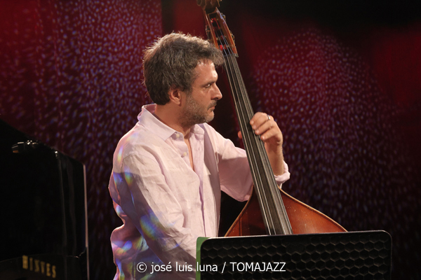 Irene Reig Quartet (49 Festival de Jazz de Vitoria-Gasteiz 2026. 2026-07-16) Por José Luis Luna Rocafort [INSTANTZZ AKA Galería fotográfica AKA Fotoblog de jazz, impro… y algo más] - Tomajazz - Irene Reig Quartet actuó en el 49 Festival de Jazz de Vitoria-Gasteiz 2026. José Luis Luna Rocafort INSTANTZZ retrata el concierto. Con Irene Reig, Xavi Torres, Pau Sala, Andreu Pitarch