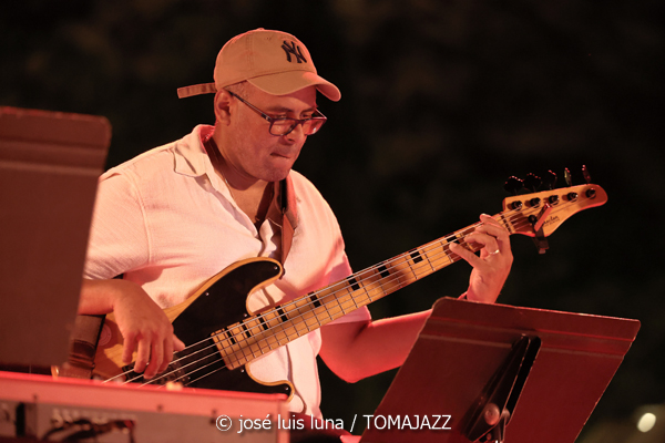 Ibossim Flamenco Ibiza (38 Eivissa Jazz Festival. 2026-09-02) Por José Luis Luna Rocafort [INSTANTZZ AKA Galería fotográfica AKA Fotoblog de jazz, impro… y algo más] - Tomajazz - Ibossim Flamenco Ibiza actuó en el 38 Eivissa Jazz Festival 2026. José Luis Luna Rocafort [INSTANTZZ Noemí Escudero, Pedro García "Brekón", Luis González "El Coco", Marcelo "Tumba Latimba", Carlos Sarduy, Aarón Puente, Omar Guzmán, Alain Ladrón de Guevara, Vicent Tur