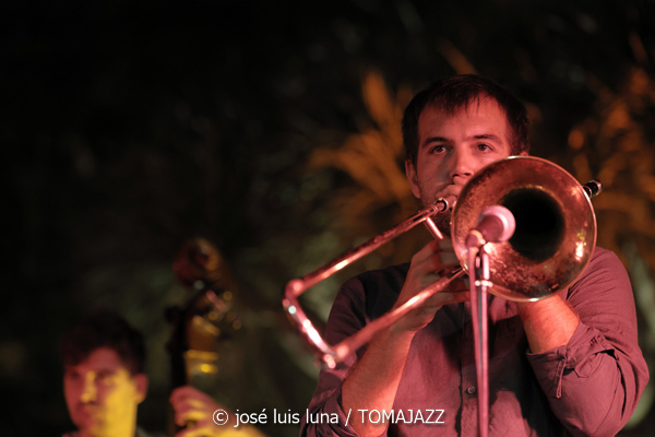 Sinead Cormican (38 Eivissa Jazz Festival. 2026-09-01) Por José Luis Luna Rocafort [INSTANTZZ AKA Galería fotográfica AKA Fotoblog de jazz, impro… y algo más] - Tomajazz - Sinead Cormican actuó en el 38 Eivissa Jazz Festival 2026. José Luis Luna Rocafort lo retrata en INSTANTZZ. Con Sinead Cormican, Tomeu Garcias, Toni Vaquer, Joan Garcias, Andreu Pitarch