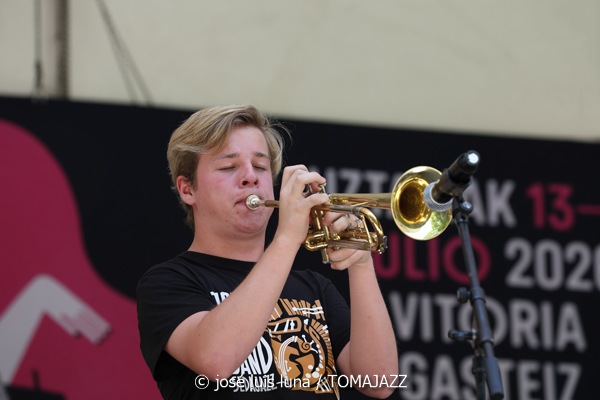 Sedajazz Jove Big Band (49 Festival de Jazz de Vitoria-Gasteiz 2026. 2026-07-11) Por José Luis Luna Rocafort [INSTANTZZ AKA Galería fotográfica AKA Fotoblog de jazz, impro… y algo más] - Tomajazz - Sedajazz Jove Big Band actuó en el 49 Festival de Jazz de Vitoria-Gasteiz 2026. José Luis Luna Rocafort lo retrata en INSTANTZZ