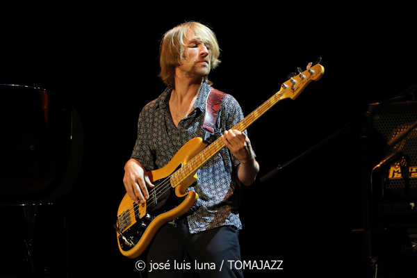 Xan Campos : Amorodios (XII JazzEñe 2026. Teatro Victoria Eugenia, Donostia - San Sebastián. 2026-07-22) Por José Luis Luna Rocafort [INSTANTZZ AKA Galería fotográfica AKA Fotoblog de jazz, impro… y algo más] - Tomajazz - Xan Campos: Amorodios actuó en el XII JazzEñe 2026 en el Teatro Victoria Eugenia, de San Sebastián el 22 de julio de 2026. José Luis Luna Rocafort lo retrata en INSTANTZZ. Actuaron Xan Campos, Faia Díaz, Feliz Barth, Iago Fernández