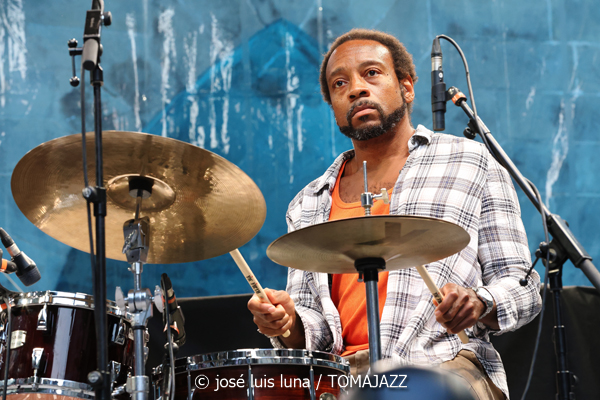 Azar Lawrence Quartet: John Coltrane, The Impulse Era! (61 Jazzaldia 2026. Donosti. 2026-07-24) Por José Luis Luna Rocafort [INSTANTZZ AKA Galería fotográfica AKA Fotoblog de jazz, impro… y algo más] - Tomajazz - Azar Lawrence Quartet: John Coltrane, The Impulse Era! actuó en el 61 Jazzaldia 2026. José Luis Luna Rocafort lo retrata en INSTANTZZ. Con Azar Lawrence, Benito González, Essiet Essiet, Brandon Lee