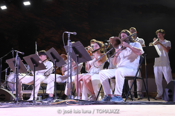 Gospel Lab & Big Band Ciutat d'Eivissa (38 Eivissa Jazz Festival. 2026-09-02) Por José Luis Luna Rocafort [INSTANTZZ AKA Galería fotográfica AKA Fotoblog de jazz, impro… y algo más] - Tomajazz - Gospel Lab & Big Band Ciutat d'Eivissa actuaron en el 38 Eivissa Jazz Festival 2026. José Luis Luna Rocafort lo retrata en INSTANTZZ