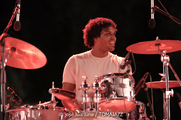 Ibossim Flamenco Ibiza (38 Eivissa Jazz Festival. 2026-09-02) Por José Luis Luna Rocafort [INSTANTZZ AKA Galería fotográfica AKA Fotoblog de jazz, impro… y algo más] - Tomajazz - Ibossim Flamenco Ibiza actuó en el 38 Eivissa Jazz Festival 2026. José Luis Luna Rocafort [INSTANTZZ Noemí Escudero, Pedro García "Brekón", Luis González "El Coco", Marcelo "Tumba Latimba", Carlos Sarduy, Aarón Puente, Omar Guzmán, Alain Ladrón de Guevara, Vicent Tur