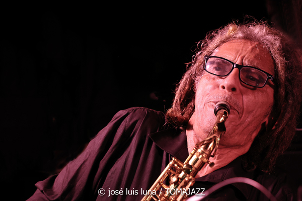 Jive At Nine & Swingin' Tonic (38 Eivissa Jazz Festival. 2026-09-01) Por José Luis Luna Rocafort [INSTANTZZ AKA Galería fotográfica AKA Fotoblog de jazz, impro… y algo más] - Tomajazz - Jive At Nine & Swingin' Tonic actuaron en el 38 Eivissa Jazz Festival. José Luis Luna Rocafort lo retrata en INSTANTZZ. Con Santiago Ramírez, Nauel Aschel, Vicent Tur, Víctor Ávila, Gustavo Gamaza, Jorge Ortíz, Iván Pacheco, Salvatore Licitra, Andreas Fernández, Sinead Cormican, Claudia Otelli