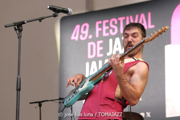 Gilipojazz (49 Festival de Jazz de Vitoria-Gasteiz 2026. 2026-07-11) Por José Luis Luna Rocafort [INSTANTZZ AKA Galería fotográfica AKA Fotoblog de jazz, impro… y algo más] - Tomajazz - Gilipojazz actuó en el 49 Festival de Jazz de Vitoria-Gasteiz 2026. José Luis Luna Rocafort lo retrata en INSTANTZZ. Con