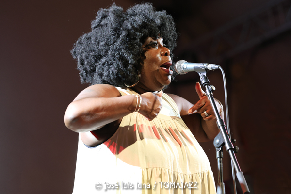 Michelle David & The Tru-tones (49 Festival de Jazz de Vitoria-Gasteiz 2026. 2026-07-11) Por José Luis Luna Rocafort [INSTANTZZ AKA Galería fotográfica AKA Fotoblog de jazz, impro… y algo más] - Tomajazz - Michelle David & The Tru-tones actuaron en el 49 Festival de Jazz de Vitoria-Gasteiz 2026. José Luis Luna Rocafort lo retrata en INSTANTZZ.