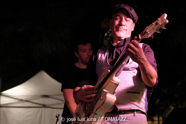 Jive At Nine & Swingin' Tonic (38 Eivissa Jazz Festival. 2026-09-01) Por José Luis Luna Rocafort [INSTANTZZ AKA Galería fotográfica AKA Fotoblog de jazz, impro… y algo más] - Tomajazz - Jive At Nine & Swingin' Tonic actuaron en el 38 Eivissa Jazz Festival. José Luis Luna Rocafort lo retrata en INSTANTZZ. Con Santiago Ramírez, Nauel Aschel, Vicent Tur, Víctor Ávila, Gustavo Gamaza, Jorge Ortíz, Iván Pacheco, Salvatore Licitra, Andreas Fernández, Sinead Cormican, Claudia Otelli