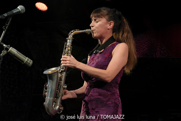 Irene Reig Quartet (49 Festival de Jazz de Vitoria-Gasteiz 2026. 2026-07-16) Por José Luis Luna Rocafort [INSTANTZZ AKA Galería fotográfica AKA Fotoblog de jazz, impro… y algo más] - Tomajazz - Irene Reig Quartet actuó en el 49 Festival de Jazz de Vitoria-Gasteiz 2026. José Luis Luna Rocafort INSTANTZZ retrata el concierto. Con Irene Reig, Xavi Torres, Pau Sala, Andreu Pitarch