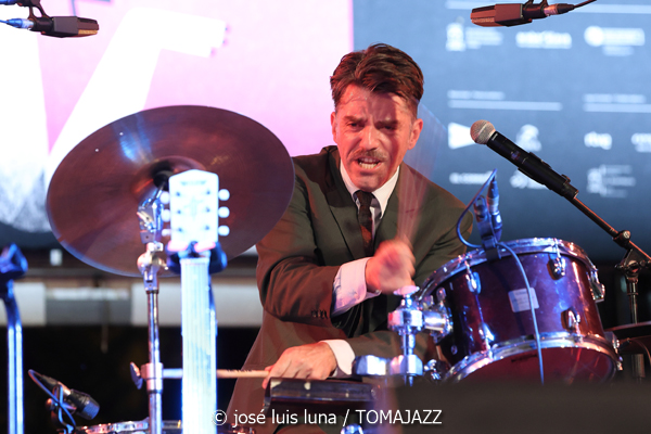 Michelle David & The Tru-tones (49 Festival de Jazz de Vitoria-Gasteiz 2026. 2026-07-11) Por José Luis Luna Rocafort [INSTANTZZ AKA Galería fotográfica AKA Fotoblog de jazz, impro… y algo más] - Tomajazz - Michelle David & The Tru-tones actuaron en el 49 Festival de Jazz de Vitoria-Gasteiz 2026. José Luis Luna Rocafort lo retrata en INSTANTZZ.