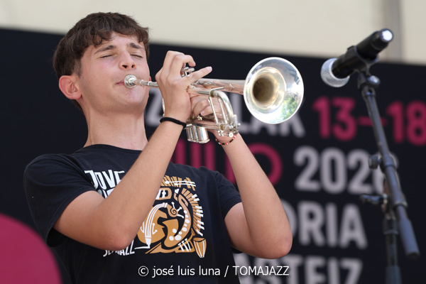Sedajazz Jove Big Band (49 Festival de Jazz de Vitoria-Gasteiz 2026. 2026-07-11) Por José Luis Luna Rocafort [INSTANTZZ AKA Galería fotográfica AKA Fotoblog de jazz, impro… y algo más] - Tomajazz - Sedajazz Jove Big Band actuó en el 49 Festival de Jazz de Vitoria-Gasteiz 2026. José Luis Luna Rocafort lo retrata en INSTANTZZ