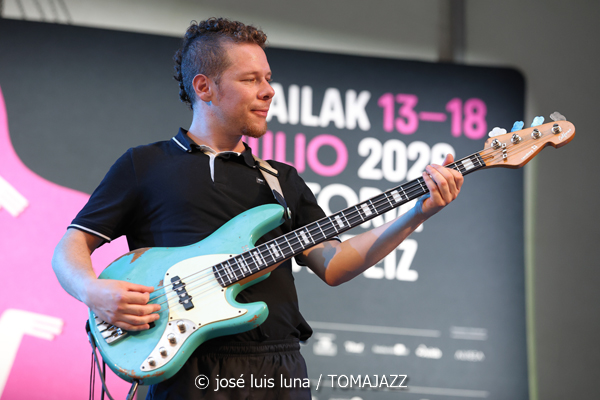 Gilipojazz (49 Festival de Jazz de Vitoria-Gasteiz 2026. 2026-07-11) Por José Luis Luna Rocafort [INSTANTZZ AKA Galería fotográfica AKA Fotoblog de jazz, impro… y algo más] - Tomajazz - Gilipojazz actuó en el 49 Festival de Jazz de Vitoria-Gasteiz 2026. José Luis Luna Rocafort lo retrata en INSTANTZZ. Con