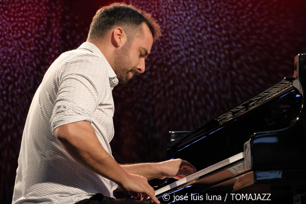 Irene Reig Quartet (49 Festival de Jazz de Vitoria-Gasteiz 2026. 2026-07-16) Por José Luis Luna Rocafort [INSTANTZZ AKA Galería fotográfica AKA Fotoblog de jazz, impro… y algo más] - Tomajazz - Irene Reig Quartet actuó en el 49 Festival de Jazz de Vitoria-Gasteiz 2026. José Luis Luna Rocafort INSTANTZZ retrata el concierto. Con Irene Reig, Xavi Torres, Pau Sala, Andreu Pitarch