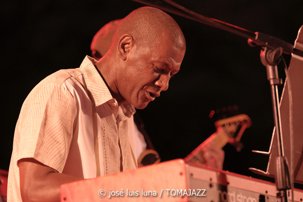 Ibossim Flamenco Ibiza (38 Eivissa Jazz Festival. 2026-09-02) Por José Luis Luna Rocafort [INSTANTZZ AKA Galería fotográfica AKA Fotoblog de jazz, impro… y algo más] - Tomajazz - Ibossim Flamenco Ibiza actuó en el 38 Eivissa Jazz Festival 2026. José Luis Luna Rocafort [INSTANTZZ Noemí Escudero, Pedro García "Brekón", Luis González "El Coco", Marcelo "Tumba Latimba", Carlos Sarduy, Aarón Puente, Omar Guzmán, Alain Ladrón de Guevara, Vicent Tur