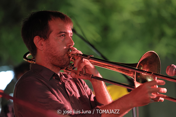 Sinead Cormican (38 Eivissa Jazz Festival. 2026-09-01) Por José Luis Luna Rocafort [INSTANTZZ AKA Galería fotográfica AKA Fotoblog de jazz, impro… y algo más] - Tomajazz - Sinead Cormican actuó en el 38 Eivissa Jazz Festival 2026. José Luis Luna Rocafort lo retrata en INSTANTZZ. Con Sinead Cormican, Tomeu Garcias, Toni Vaquer, Joan Garcias, Andreu Pitarch