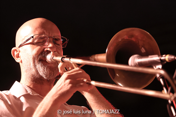 Ibossim Flamenco Ibiza (38 Eivissa Jazz Festival. 2026-09-02) Por José Luis Luna Rocafort [INSTANTZZ AKA Galería fotográfica AKA Fotoblog de jazz, impro… y algo más] - Tomajazz - Ibossim Flamenco Ibiza actuó en el 38 Eivissa Jazz Festival 2026. José Luis Luna Rocafort [INSTANTZZ Noemí Escudero, Pedro García "Brekón", Luis González "El Coco", Marcelo "Tumba Latimba", Carlos Sarduy, Aarón Puente, Omar Guzmán, Alain Ladrón de Guevara, Vicent Tur