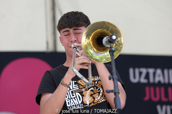 Sedajazz Jove Big Band (49 Festival de Jazz de Vitoria-Gasteiz 2026. 2026-07-11) Por José Luis Luna Rocafort [INSTANTZZ AKA Galería fotográfica AKA Fotoblog de jazz, impro… y algo más] - Tomajazz - Sedajazz Jove Big Band actuó en el 49 Festival de Jazz de Vitoria-Gasteiz 2026. José Luis Luna Rocafort lo retrata en INSTANTZZ