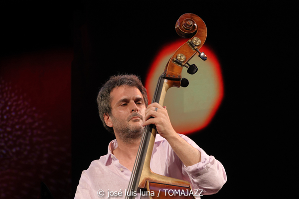 Irene Reig Quartet (49 Festival de Jazz de Vitoria-Gasteiz 2026. 2026-07-16) Por José Luis Luna Rocafort [INSTANTZZ AKA Galería fotográfica AKA Fotoblog de jazz, impro… y algo más] - Tomajazz - Irene Reig Quartet actuó en el 49 Festival de Jazz de Vitoria-Gasteiz 2026. José Luis Luna Rocafort INSTANTZZ retrata el concierto. Con Irene Reig, Xavi Torres, Pau Sala, Andreu Pitarch