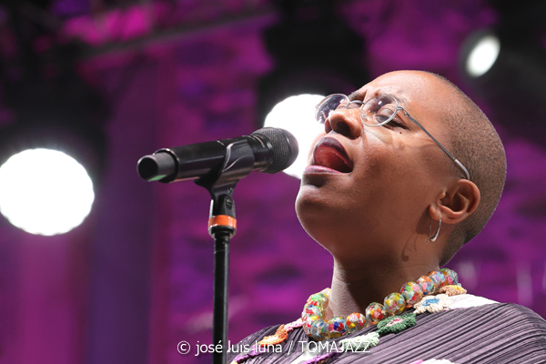 Cécile McLorin Salvant (61 Jazzaldia 2026. Donosti. 2026-07-24) Por José Luis Luna Rocafort [INSTANTZZ AKA Galería fotográfica AKA Fotoblog de jazz, impro… y algo más] - Tomajazz - Cécile McLorin Salvant actuó en el 61 Jazzaldia 2026. José Luis Luna Rocafort lo retrata en INSTANTZZ. Con Cécile McLorin Salvant, Sullivan Fortner, Yasushi Nakamura, Kyle Poole