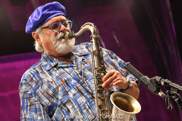 Joe Lovano's Paramount Quartet (61 Jazzaldia 2026. Donosti. 2026-07-23) Por José Luis Luna Rocafort [INSTANTZZ AKA Galería fotográfica AKA Fotoblog de jazz, impro… y algo más] - Tomajazz - Joe Lovano's Paramount Quartet actuó en el 61 Jazzaldia 2026. José Luis Luna Rocafort lo retrata en INSTANTZZ. Con Joe Lovano, Julian Lage, Santi Debriano, Will Calhoun