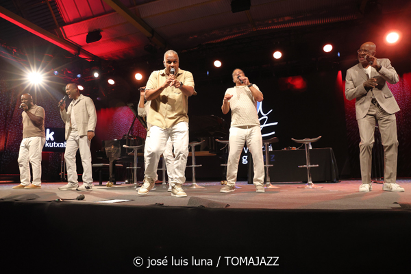 Take 6 (49 Festival de Jazz de Vitoria-Gasteiz 2026. 2026-07-15) Por José Luis Luna Rocafort [INSTANTZZ AKA Galería fotográfica AKA Fotoblog de jazz, impro… y algo más] - Tomajazz - Take 6 actuó en el 49 Festival de Jazz de Vitoria-Gasteiz 2026. José Luis Luna Rocafort lo retrata en INSTANTZZ. Con