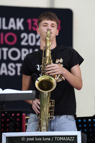 Sedajazz Jove Big Band (49 Festival de Jazz de Vitoria-Gasteiz 2026. 2026-07-11) Por José Luis Luna Rocafort [INSTANTZZ AKA Galería fotográfica AKA Fotoblog de jazz, impro… y algo más] - Tomajazz - Sedajazz Jove Big Band actuó en el 49 Festival de Jazz de Vitoria-Gasteiz 2026. José Luis Luna Rocafort lo retrata en INSTANTZZ