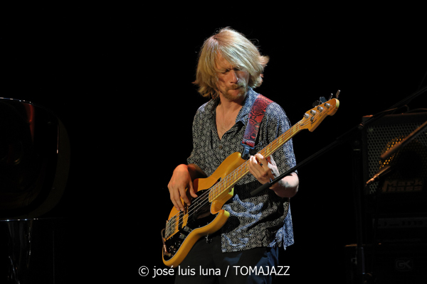 Xan Campos : Amorodios (XII JazzEñe 2026. Teatro Victoria Eugenia, Donostia - San Sebastián. 2026-07-22) Por José Luis Luna Rocafort [INSTANTZZ AKA Galería fotográfica AKA Fotoblog de jazz, impro… y algo más] - Tomajazz - Xan Campos: Amorodios actuó en el XII JazzEñe 2026 en el Teatro Victoria Eugenia, de San Sebastián el 22 de julio de 2026. José Luis Luna Rocafort lo retrata en INSTANTZZ. Actuaron Xan Campos, Faia Díaz, Feliz Barth, Iago Fernández