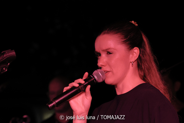 Jive At Nine & Swingin' Tonic (38 Eivissa Jazz Festival. 2026-09-01) Por José Luis Luna Rocafort [INSTANTZZ AKA Galería fotográfica AKA Fotoblog de jazz, impro… y algo más] - Tomajazz - Jive At Nine & Swingin' Tonic actuaron en el 38 Eivissa Jazz Festival. José Luis Luna Rocafort lo retrata en INSTANTZZ. Con Santiago Ramírez, Nauel Aschel, Vicent Tur, Víctor Ávila, Gustavo Gamaza, Jorge Ortíz, Iván Pacheco, Salvatore Licitra, Andreas Fernández, Sinead Cormican, Claudia Otelli