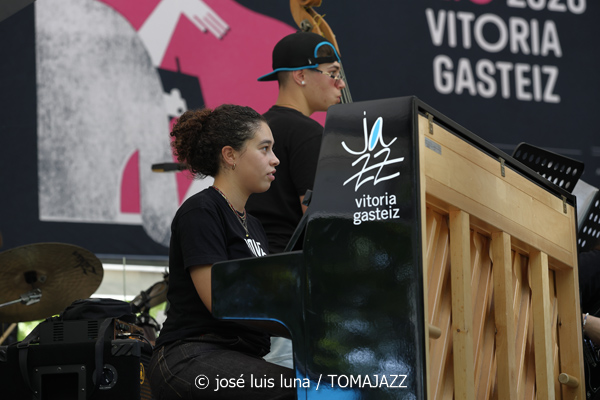 Sedajazz Jove Big Band (49 Festival de Jazz de Vitoria-Gasteiz 2026. 2026-07-11) Por José Luis Luna Rocafort [INSTANTZZ AKA Galería fotográfica AKA Fotoblog de jazz, impro… y algo más] - Tomajazz - Sedajazz Jove Big Band actuó en el 49 Festival de Jazz de Vitoria-Gasteiz 2026. José Luis Luna Rocafort lo retrata en INSTANTZZ