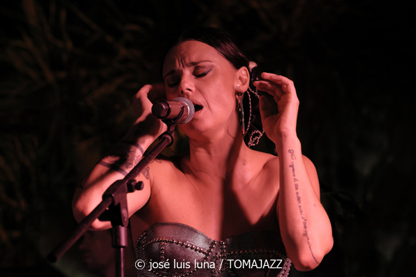 Jive At Nine & Swingin' Tonic (38 Eivissa Jazz Festival. 2026-09-01) Por José Luis Luna Rocafort [INSTANTZZ AKA Galería fotográfica AKA Fotoblog de jazz, impro… y algo más] - Tomajazz - Jive At Nine & Swingin' Tonic actuaron en el 38 Eivissa Jazz Festival. José Luis Luna Rocafort lo retrata en INSTANTZZ. Con Santiago Ramírez, Nauel Aschel, Vicent Tur, Víctor Ávila, Gustavo Gamaza, Jorge Ortíz, Iván Pacheco, Salvatore Licitra, Andreas Fernández, Sinead Cormican, Claudia Otelli