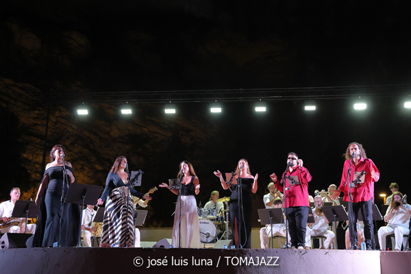 Gospel Lab & Big Band Ciutat d'Eivissa (38 Eivissa Jazz Festival. 2026-09-02) Por José Luis Luna Rocafort [INSTANTZZ AKA Galería fotográfica AKA Fotoblog de jazz, impro… y algo más] - Tomajazz - Gospel Lab & Big Band Ciutat d'Eivissa actuaron en el 38 Eivissa Jazz Festival 2026. José Luis Luna Rocafort lo retrata en INSTANTZZ